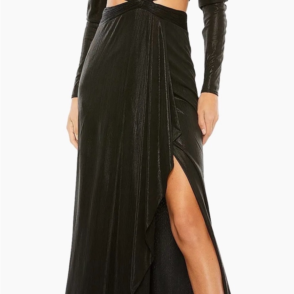 Mac Duggal Black Plissé High-Slit Maxi Skirt